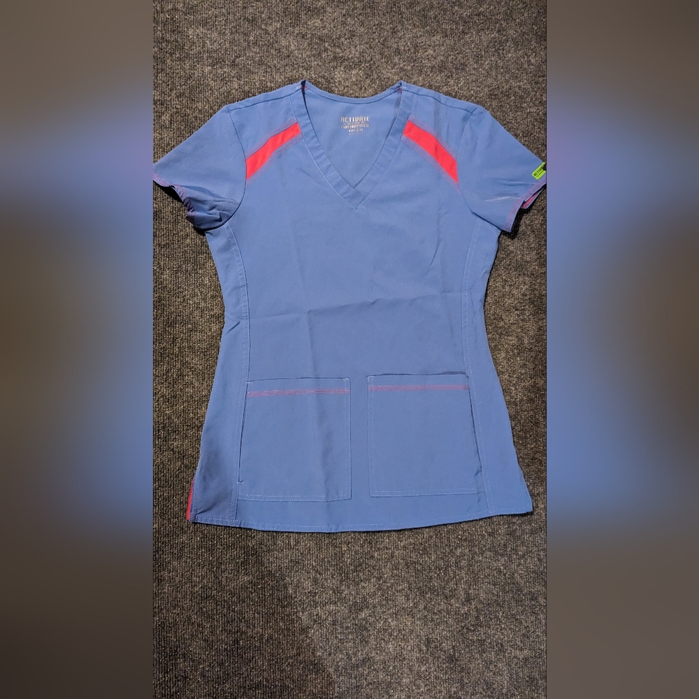 Activate scrub top XS purple and pink